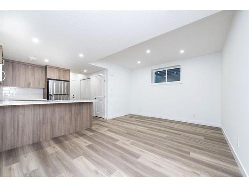 212 Lucas Common Nw, Calgary, AB - Indoor Photo Showing Kitchen