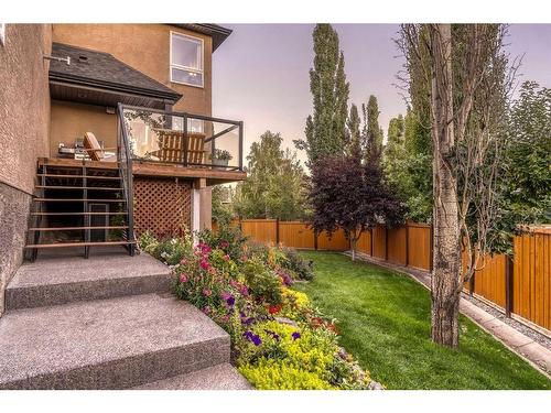 7029 Strathridge Gate Sw, Calgary, AB - Outdoor