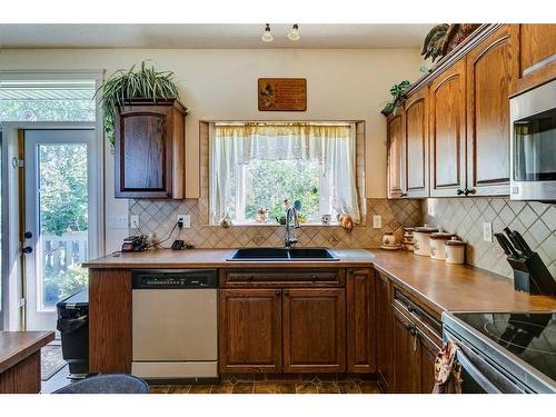 80024 249 Avenue East, Rural Foothills County, AB - Indoor Photo Showing Kitchen With Double Sink