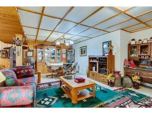 80024 249 Avenue East, Rural Foothills County, AB - Indoor Photo Showing Living Room