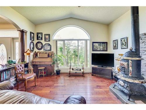 80024 249 Avenue East, Rural Foothills County, AB - Indoor Photo Showing Living Room