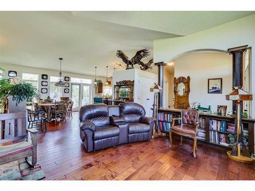 80024 249 Avenue East, Rural Foothills County, AB - Indoor Photo Showing Living Room