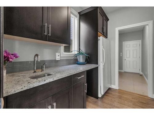 7 Evansborough View Nw, Calgary, AB - Indoor Photo Showing Kitchen