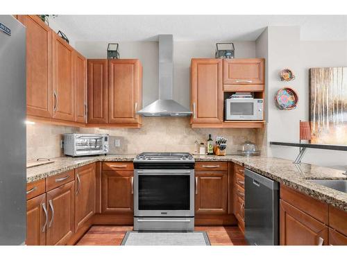 461 19 Avenue Nw, Calgary, AB - Indoor Photo Showing Kitchen