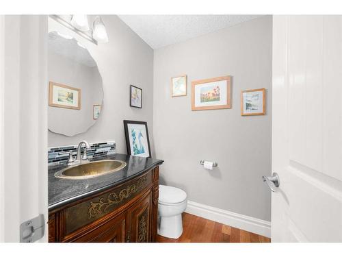 461 19 Avenue Nw, Calgary, AB - Indoor Photo Showing Bathroom