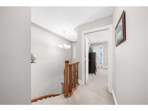 461 19 Avenue Nw, Calgary, AB - Indoor Photo Showing Other Room