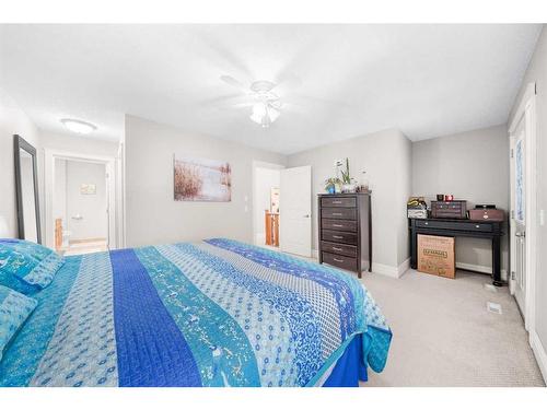 461 19 Avenue Nw, Calgary, AB - Indoor Photo Showing Bedroom