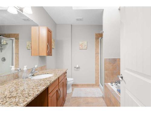 461 19 Avenue Nw, Calgary, AB - Indoor Photo Showing Bathroom