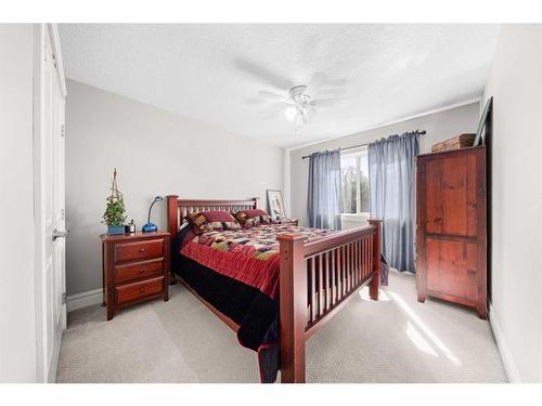 461 19 Avenue Nw, Calgary, AB - Indoor Photo Showing Bedroom