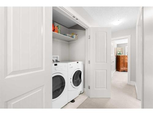 461 19 Avenue Nw, Calgary, AB - Indoor Photo Showing Laundry Room