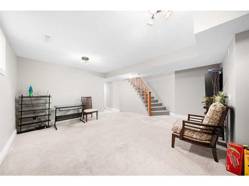 461 19 Avenue Nw, Calgary, AB - Indoor Photo Showing Other Room