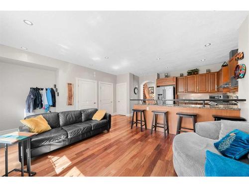 461 19 Avenue Nw, Calgary, AB - Indoor Photo Showing Living Room