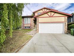 111 Hawkfield Crescent NW Calgary, AB T3G 1Z4