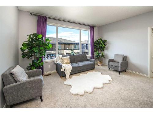 96 Aspen Hills Close Sw, Calgary, AB - Indoor Photo Showing Living Room