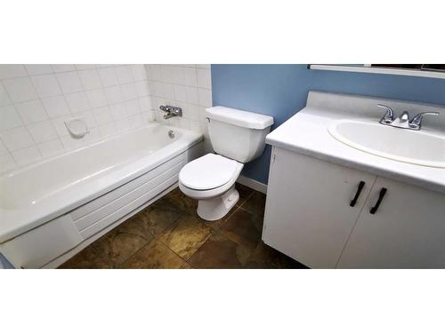 432-11620 Elbow Drive Sw, Calgary, AB - Indoor Photo Showing Bathroom