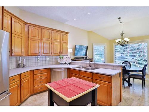 18 Varsity Estates Close Nw, Calgary, AB - Indoor Photo Showing Kitchen With Double Sink