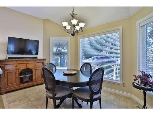 18 Varsity Estates Close Nw, Calgary, AB - Indoor Photo Showing Dining Room