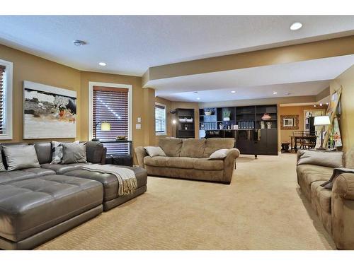 18 Varsity Estates Close Nw, Calgary, AB - Indoor Photo Showing Living Room