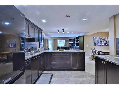 18 Varsity Estates Close Nw, Calgary, AB - Indoor Photo Showing Kitchen