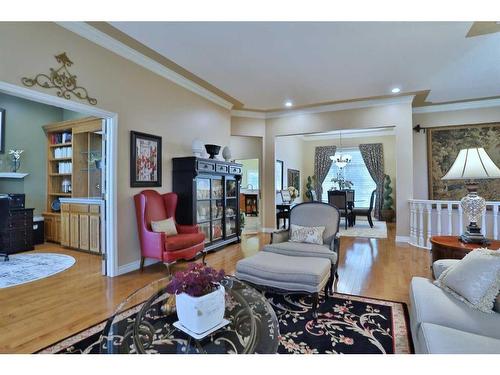 18 Varsity Estates Close Nw, Calgary, AB - Indoor Photo Showing Living Room