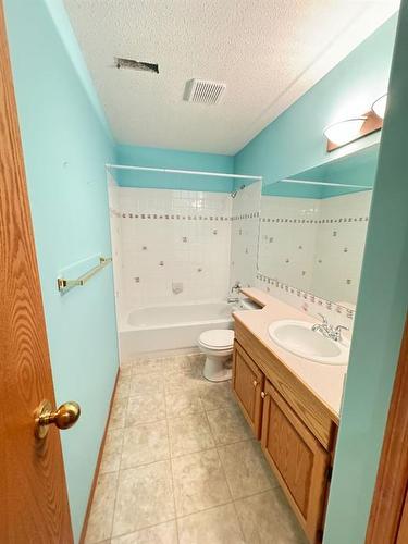 116 Darling Crescent, Red Deer, AB - Indoor Photo Showing Bathroom