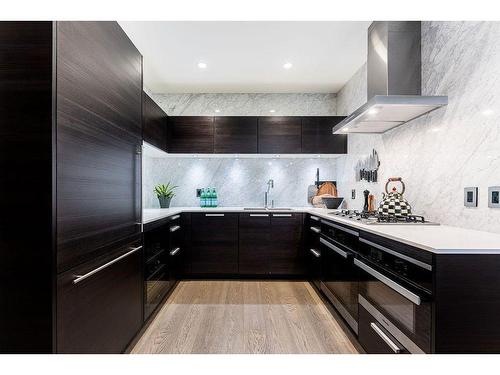 1005-738 1 Avenue Sw, Calgary, AB - Indoor Photo Showing Kitchen With Upgraded Kitchen