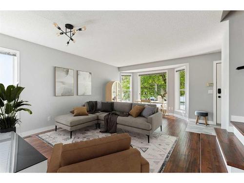 52 Chaparral Ridge Circle Se, Calgary, AB - Indoor Photo Showing Living Room