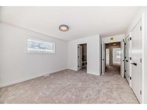 45 Shale Avenue, Cochrane, AB - Indoor Photo Showing Other Room