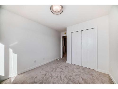 45 Shale Avenue, Cochrane, AB - Indoor Photo Showing Other Room