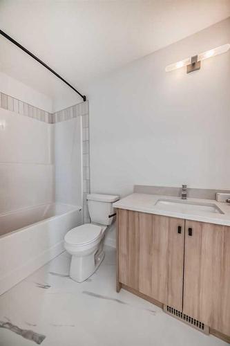 45 Shale Avenue, Cochrane, AB - Indoor Photo Showing Bathroom