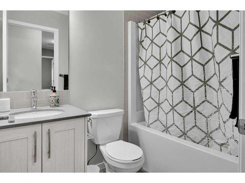 261 Creekside Boulevard Sw, Calgary, AB - Indoor Photo Showing Bathroom