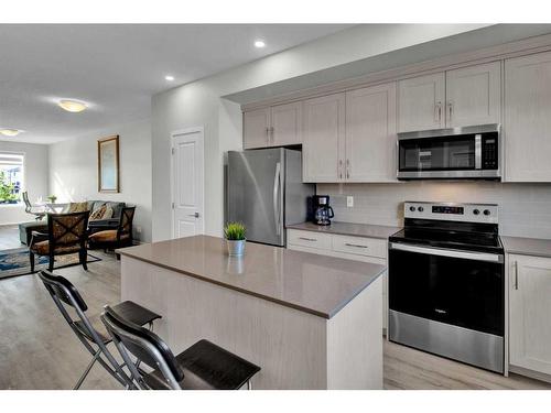 261 Creekside Boulevard Sw, Calgary, AB - Indoor Photo Showing Kitchen