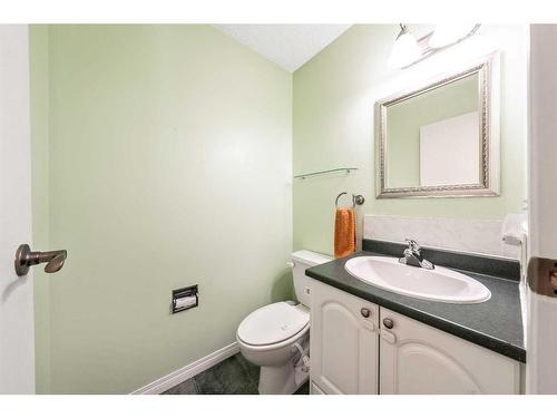 307 Woodvale Crescent Sw, Calgary, AB - Indoor Photo Showing Bathroom