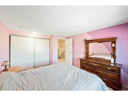 307 Woodvale Crescent Sw, Calgary, AB - Indoor Photo Showing Bedroom