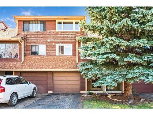 307 Woodvale Crescent Sw, Calgary, AB - Outdoor