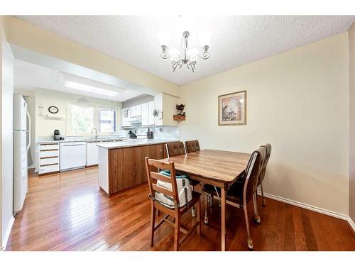 307 Woodvale Crescent Sw, Calgary, AB - Indoor Photo Showing Dining Room