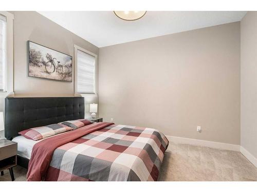 1404 29 Street Sw, Calgary, AB - Indoor Photo Showing Bedroom