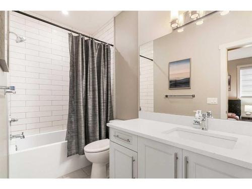 1404 29 Street Sw, Calgary, AB - Indoor Photo Showing Bathroom