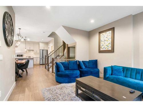 1404 29 Street Sw, Calgary, AB - Indoor Photo Showing Living Room