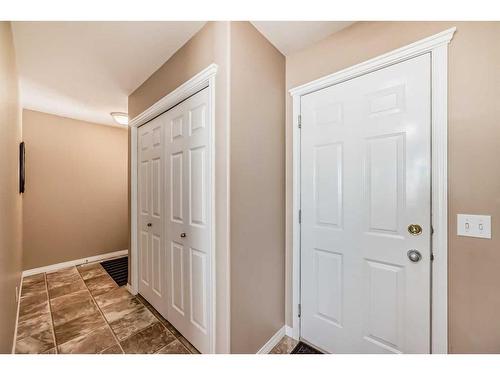 3-102 Canoe Square Sw, Airdrie, AB - Indoor Photo Showing Other Room