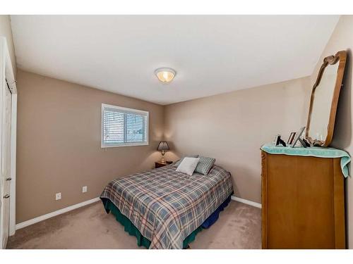 3-102 Canoe Square Sw, Airdrie, AB - Indoor Photo Showing Bedroom