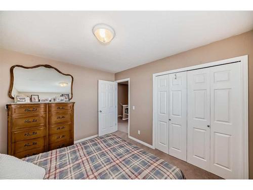 3-102 Canoe Square Sw, Airdrie, AB - Indoor Photo Showing Bedroom