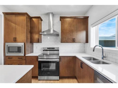 301 Bayview Street Sw, Airdrie, AB - Indoor Photo Showing Kitchen With Double Sink With Upgraded Kitchen