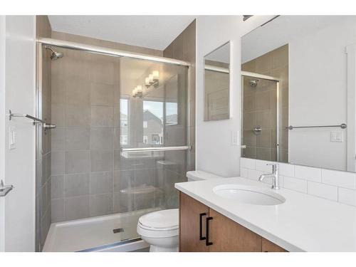 301 Bayview Street Sw, Airdrie, AB - Indoor Photo Showing Bathroom