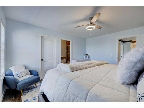 1699 Baywater Park, Airdrie, AB - Indoor Photo Showing Bedroom