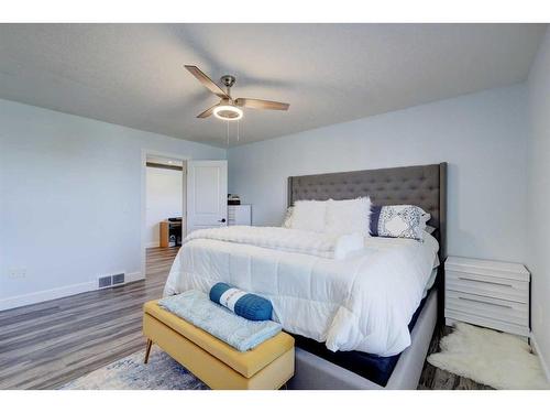 1699 Baywater Park, Airdrie, AB - Indoor Photo Showing Bedroom