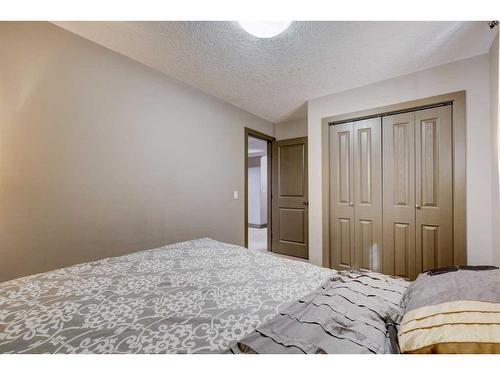 1699 Baywater Park, Airdrie, AB - Indoor Photo Showing Bedroom