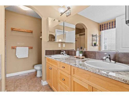 2002 High Country Rise Nw, High River, AB - Indoor Photo Showing Bathroom