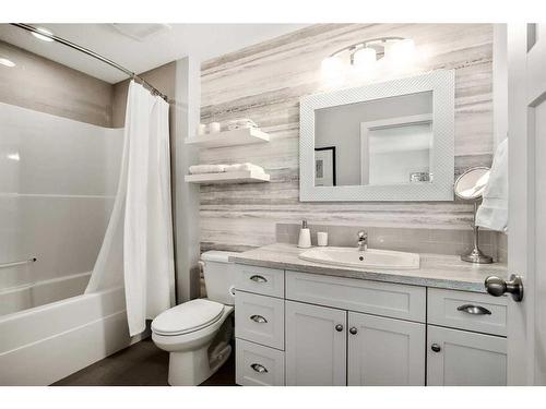 551 Mahogany Boulevard Se, Calgary, AB - Indoor Photo Showing Bathroom