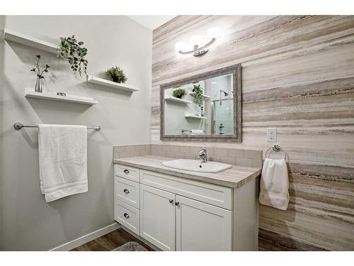 551 Mahogany Boulevard Se, Calgary, AB - Indoor Photo Showing Bathroom